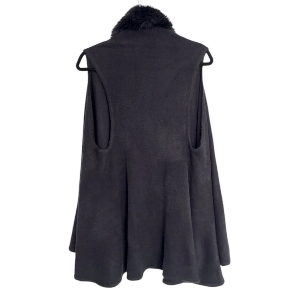 Women’s Unbranded Black Faux Fur Trim Knit Swing Vest - Picture 2 of 5